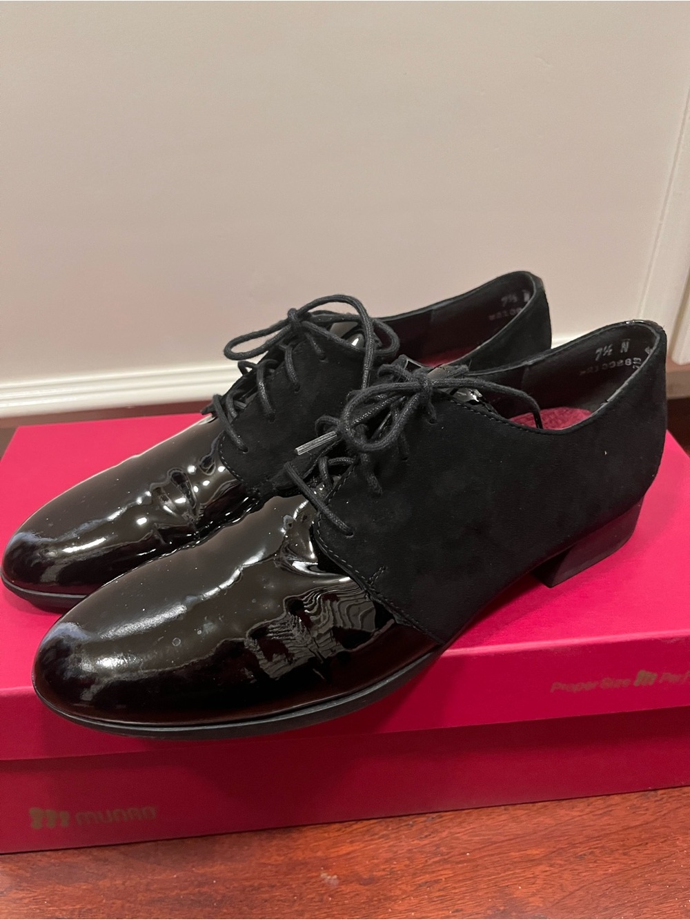 Unicorn!! Women’s Black Patent and Suede Leather Tuxedo Shoes Size 7.5